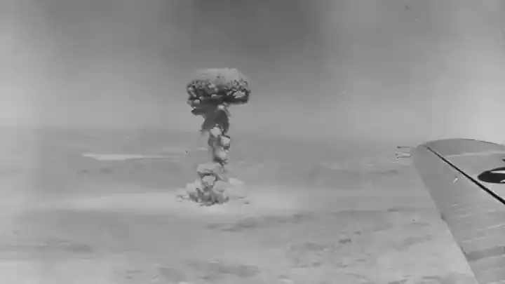 Klicke auf die Grafik für eine vergrößerte Ansicht  Name: AtompilzWueste.webp Ansichten: 9 Größe: 5,3 KB ID: 1358