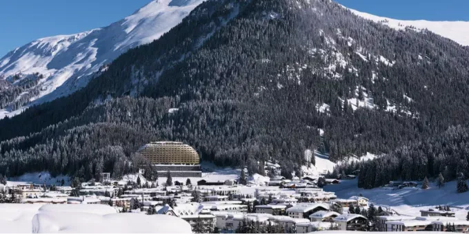 Klicke auf die Grafik für eine vergrößerte Ansicht

Name: davos.webp
Ansichten: 1662
Größe: 53,6 KB
ID: 1375